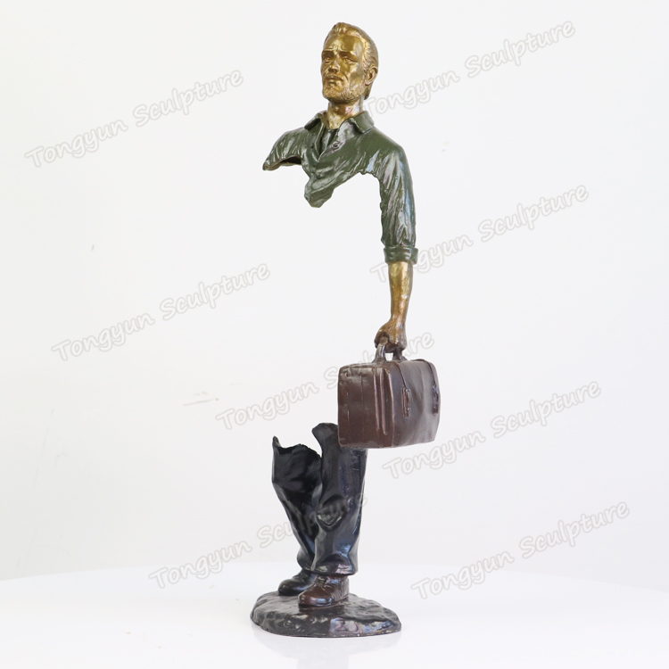 厂家直销纯铜西方人物雕塑现代艺术铜雕铸铜镂空男士旅行者摆件铜工艺品