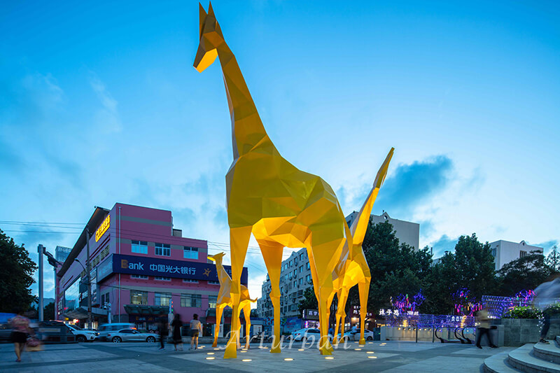 Metal Geometry Giraffe Sculpture