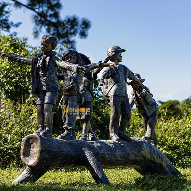 Garden grass outdoor decoration life size bronze statue kids playing on the wood pile children sculpture 