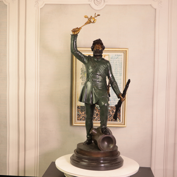 How to Choose and Display European-Style Figure Statues in Your Home-2.jpg